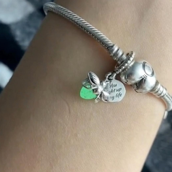 Pandora Glow-in-the-Dark Firefly Dangle Charm - Picture 7 of 10